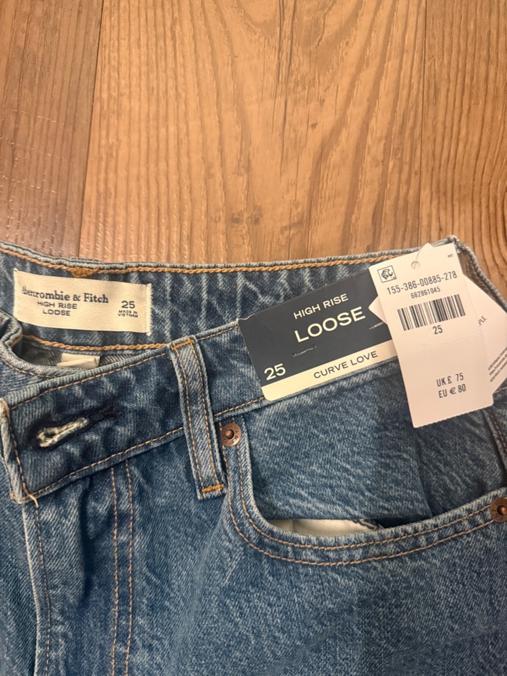 Abercrombie & Fitch Women's Loose Straight-Leg Jeans in Light Blue Denim - Picture 3 of 5